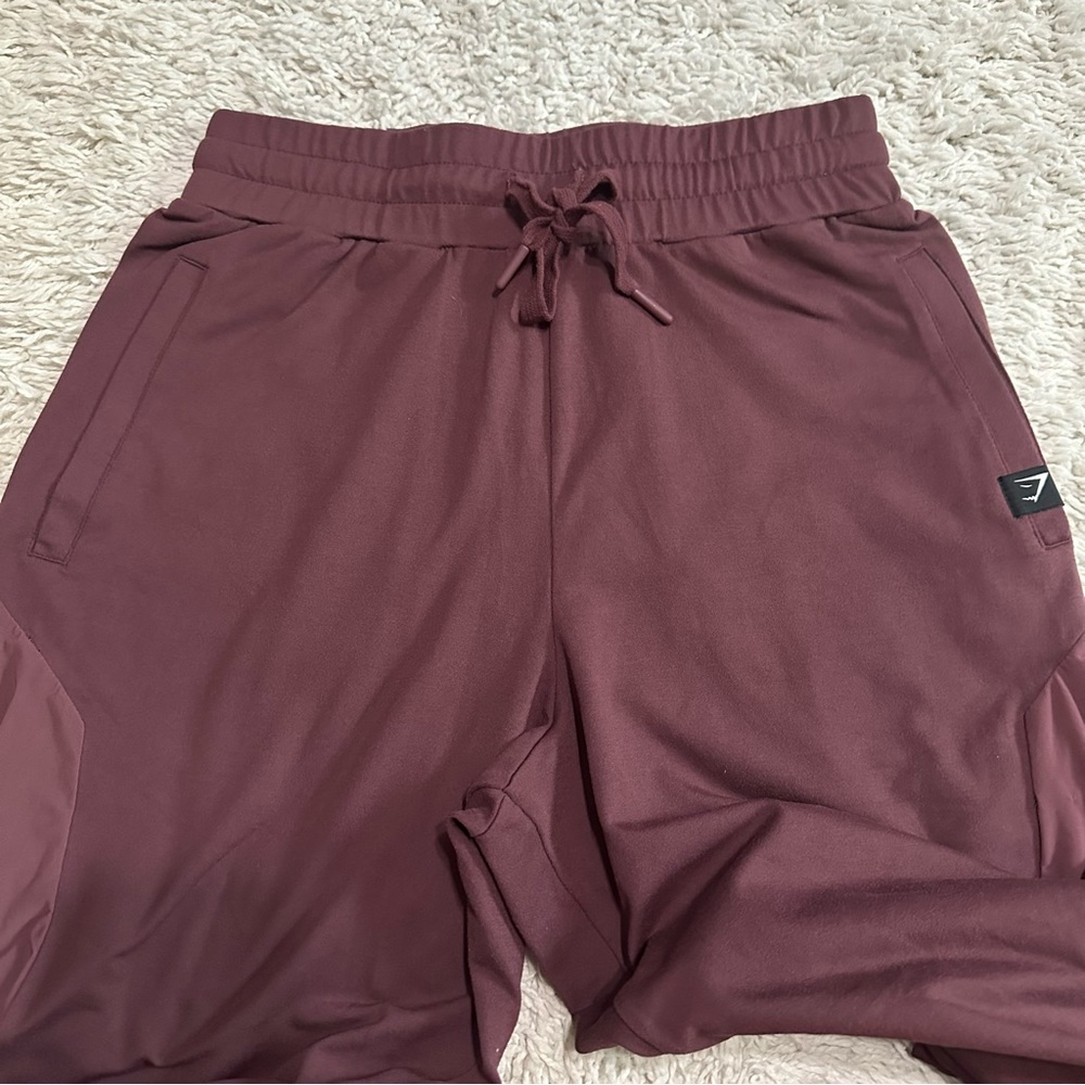 Gymshark  jogger pants size small maroon color
